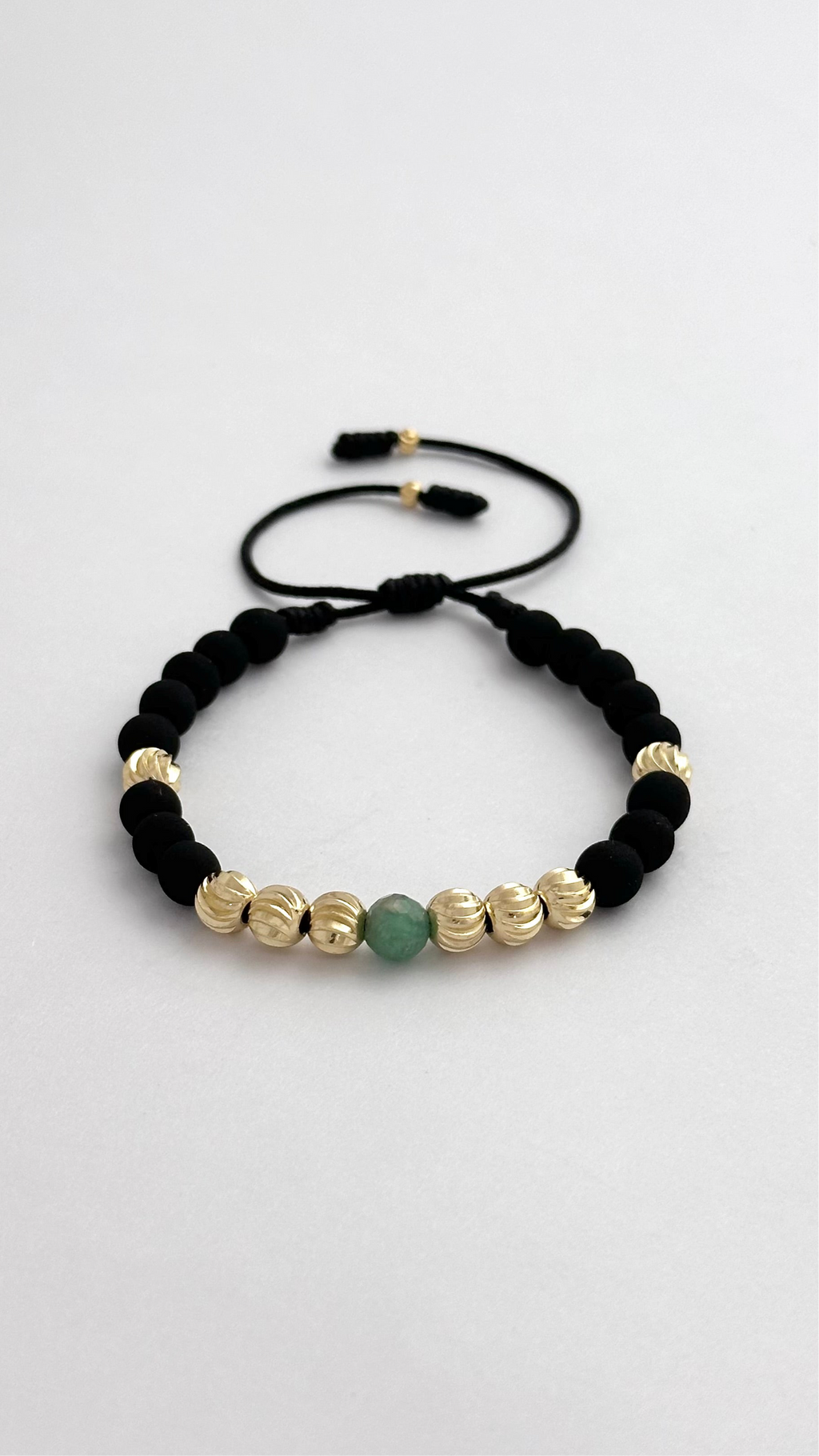 Pulsera con esmeralda y balín diamantado y neopreno