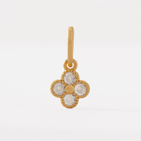 Dije Clover Motif
